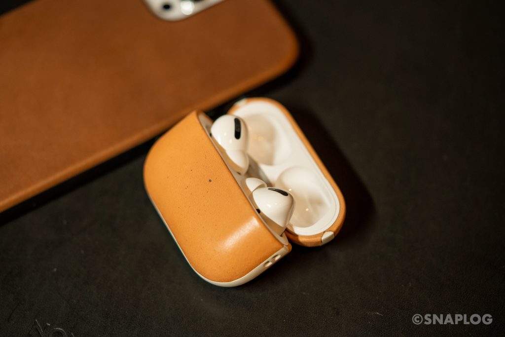 NOMAD Rugged Case AirPods Pro 使用時